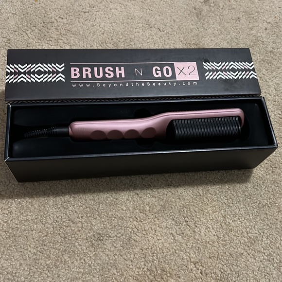 It’s a brand new brush and go by beyond beauty , power is 40W, - Picture 3 of 3